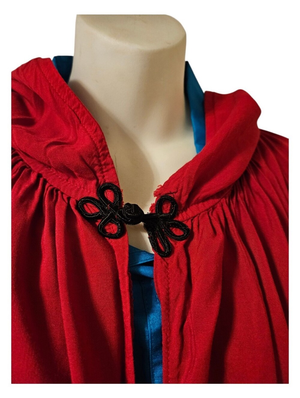 Red Hooded Cape Rope Nut Closure In Front